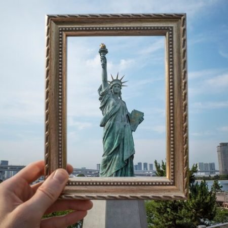framing-landscape-with-statue-liberty_52683-94792